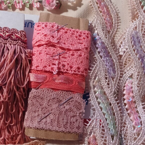 Beautiful Lace Remnants - Picture 3 of 7